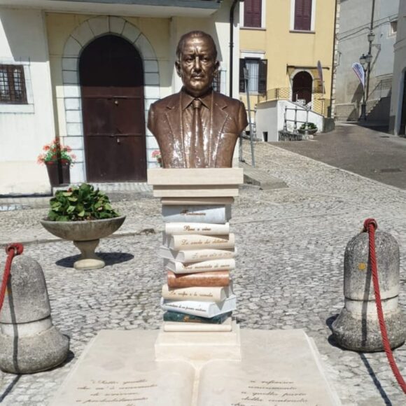  LA CITTÀ DI PESCINA INAUGURA IL BUSTO BRONZEO DI IGNAZIO SILONE