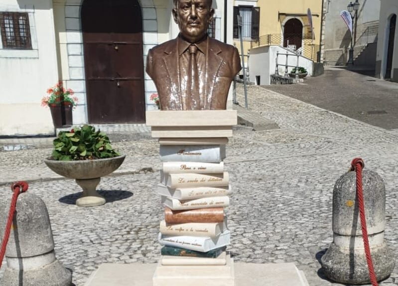  LA CITTÀ DI PESCINA INAUGURA IL BUSTO BRONZEO DI IGNAZIO SILONE